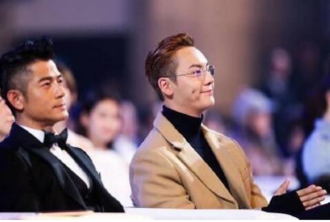 ��ΰ���ӹ����ǰ��赽ͬ��һ�� ������